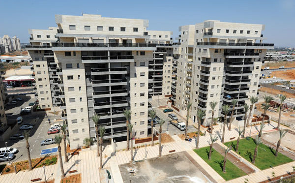 Cebus Rimon - Grand Gindi in the Colony, Petah Tikva